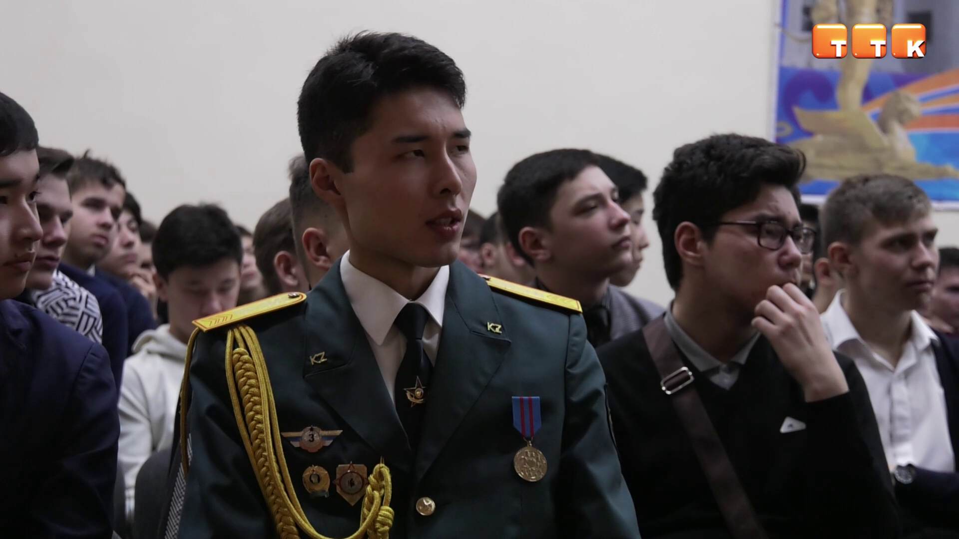 Выпускников темиртауских школ приглашают стать военнослужащими