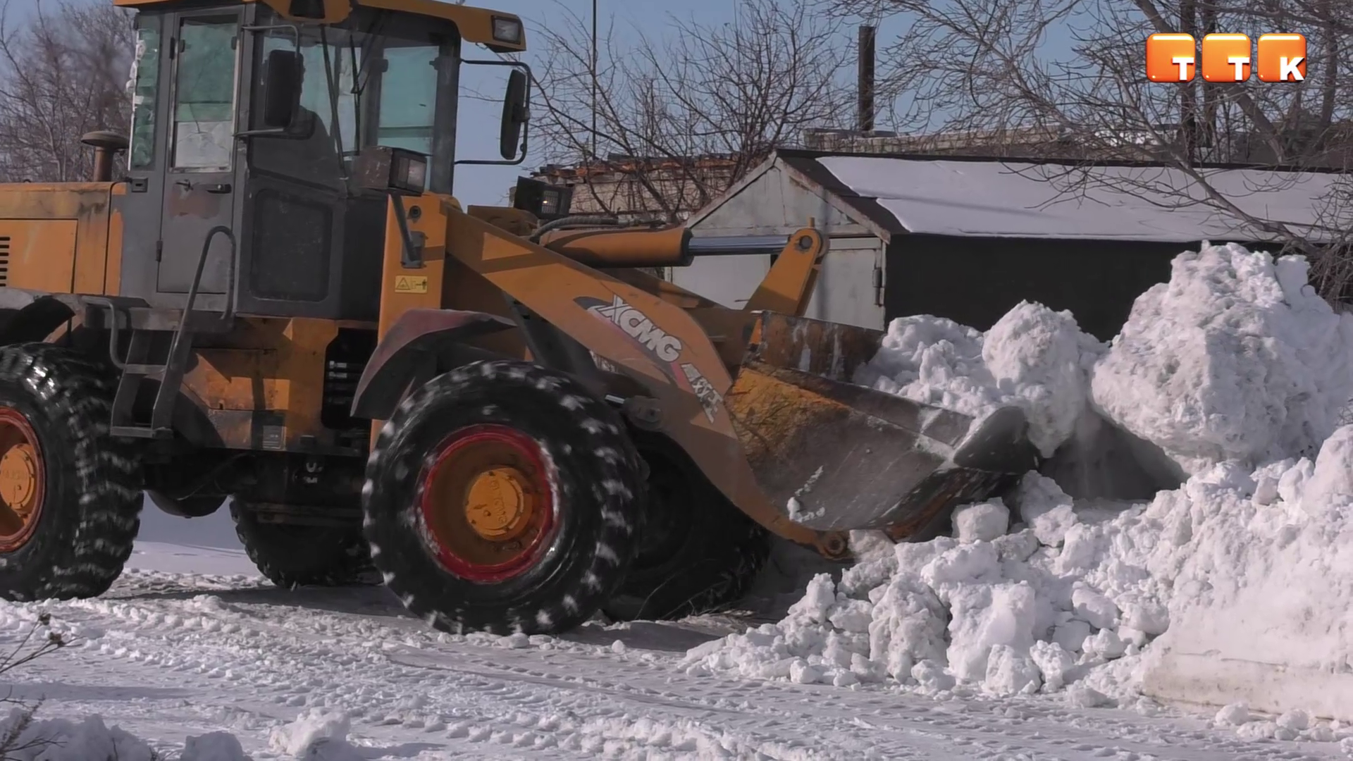 С паводкоопасных районов Темиртау начат массовый вывоз снега