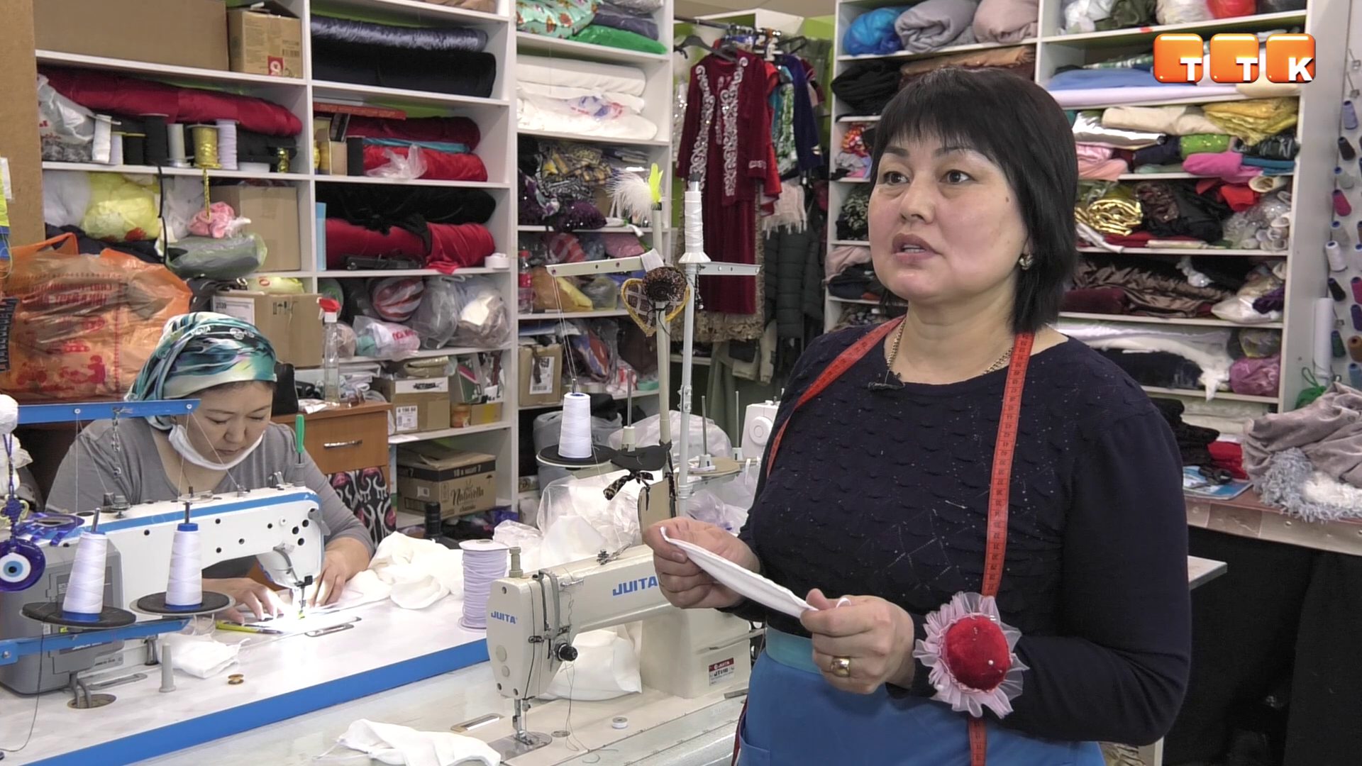 Темиртауская предпринимательница решила бороться с дефицитом масок