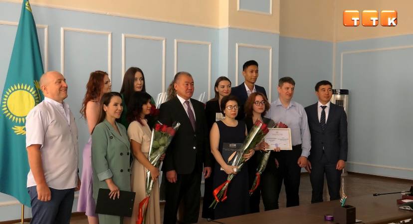 Наградили представителей СМИ