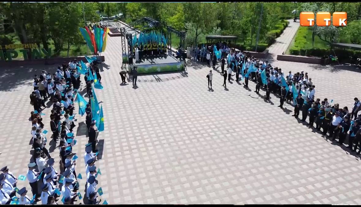 Массовое исполнение гимна